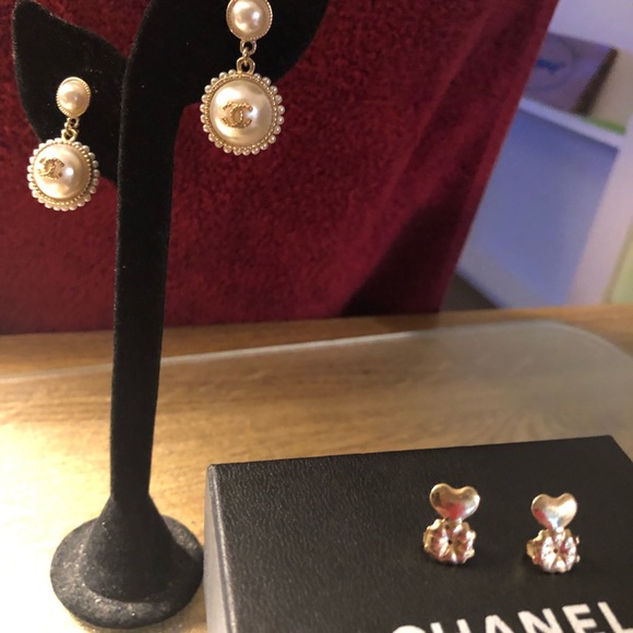 Authentic Chanel Pearl Drop Earrings - Picture 4 of 7